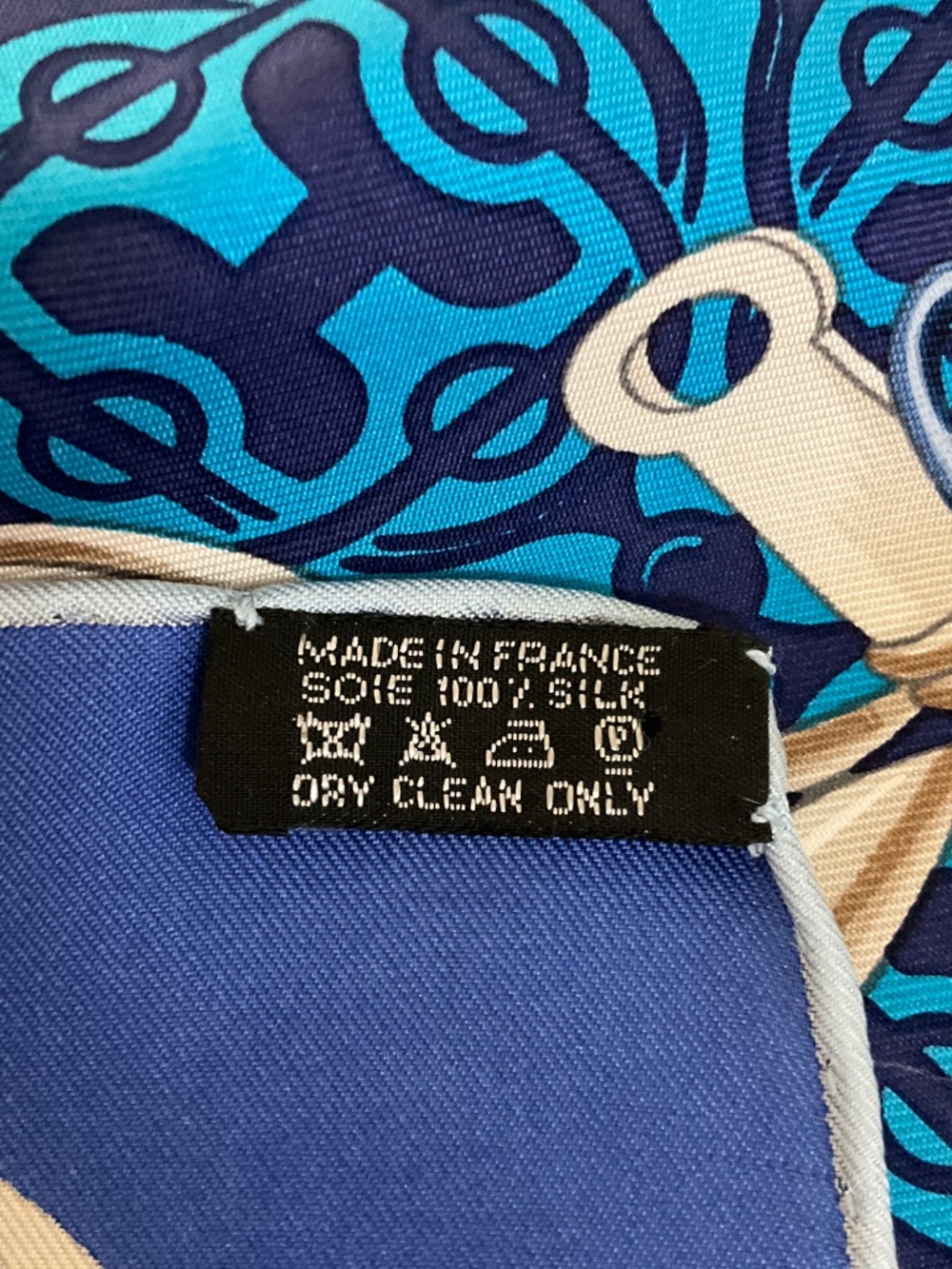 HERMES BLUE MULTI MORS ET GOURMETTES PRINT SQUARE SILK TWILL SCARF - Picture 9 of 9